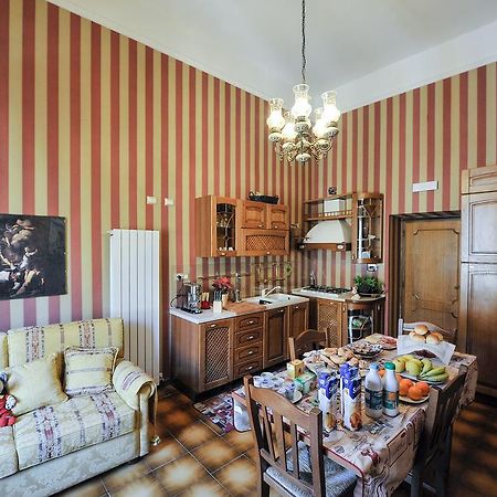 ローマ ダ アウグスト Bed & Breakfast エクステリア 写真