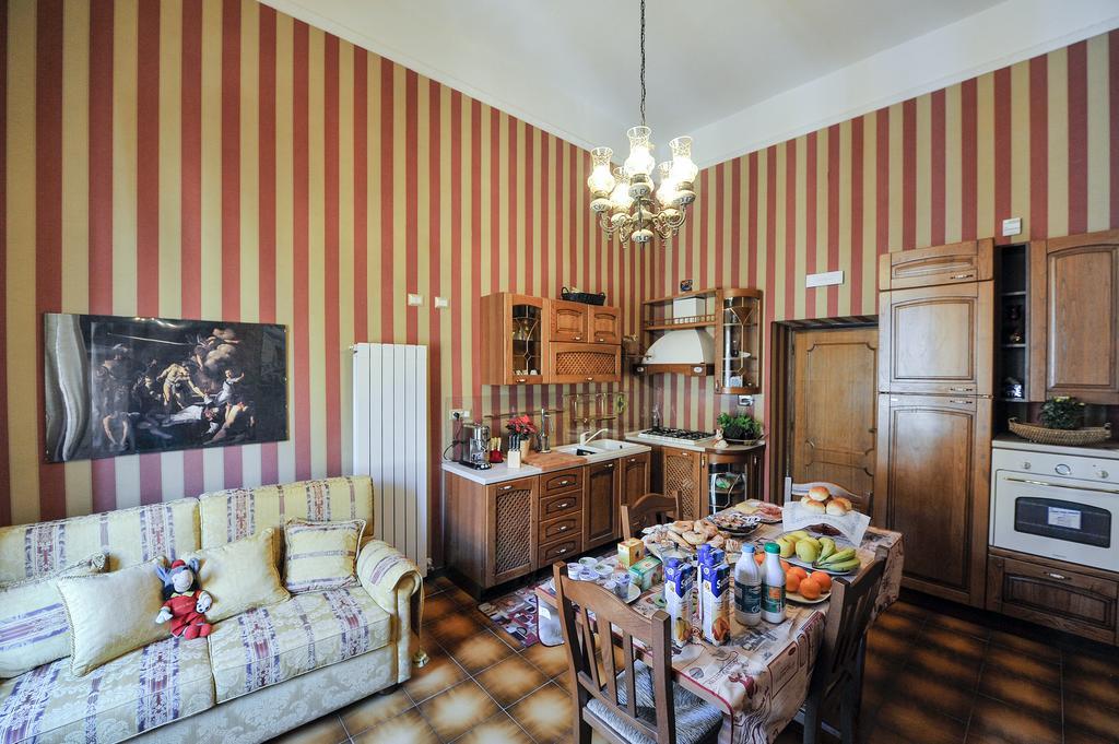 ローマ ダ アウグスト Bed & Breakfast エクステリア 写真