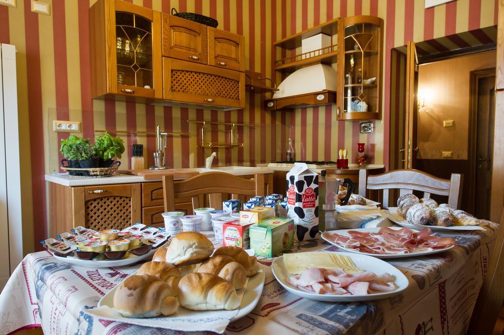 ローマ ダ アウグスト Bed & Breakfast エクステリア 写真